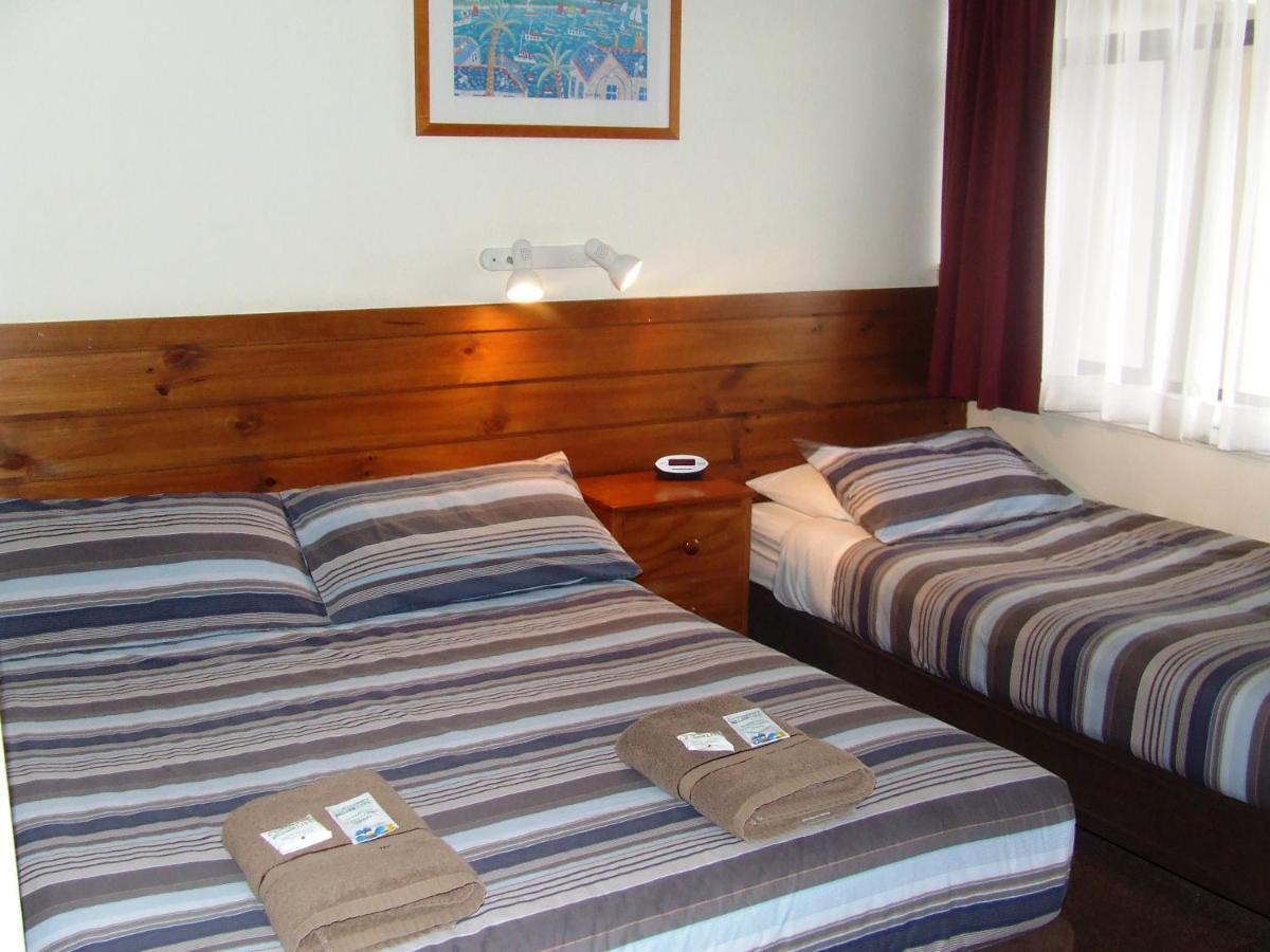 Aquarius Motel Belmont Room photo